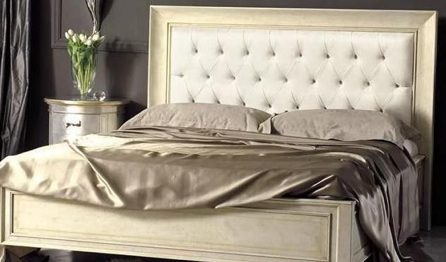 Двуспальная кровать с подголовником и ящиками